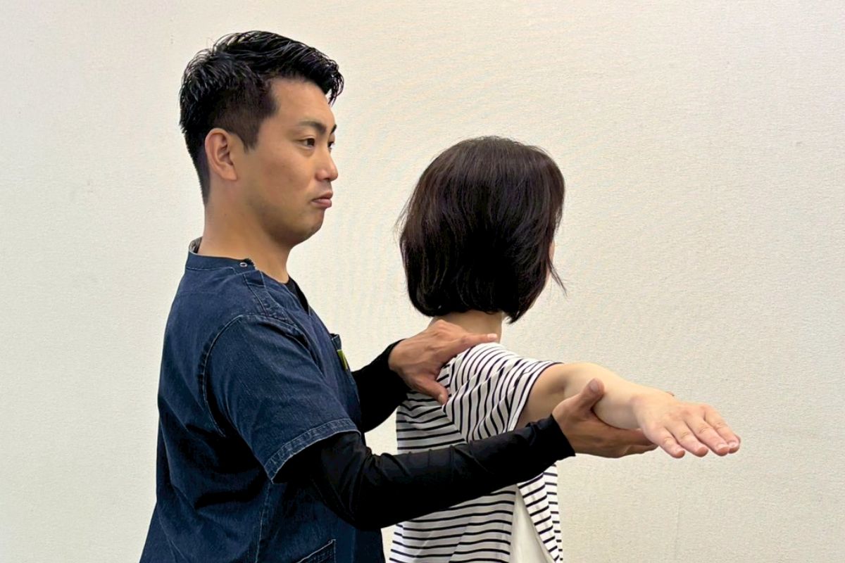 肩の可動域検査